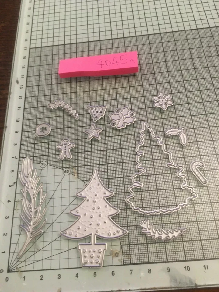 Christmas die set ref4045a **SALE** - Image 1 of 1