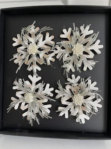 Neu in Verpackung groß 4" Schneeflocke Perlen perlmutt Schnee Arier breit Serviettenringe Set/4 - Bild 1 von 4