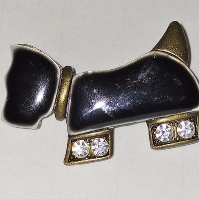 Pin perro con piedras preciosas simuladas Foto 1 de 4