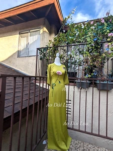 Ao Dai XL L a Tây Thi Xanh C m Thêu N Sen, C Tròn, Ngoc 92 cm, Eo 78 cm - Bild 1 von 5