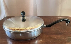 Sartén/sartén con tapa de 10" de acero inoxidable revestida de aluminio Farberware - Imagen 1 de 11