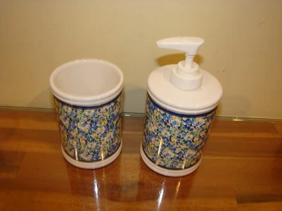 Tommy Hilfiger Dispensador de Taza y Jabón Cerámica Elizabeth Anne Redondo 4.25" Alto De Colección Foto 1 de 3