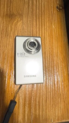 Samsung HMX-U10 HD Camcorder - 1080p Full HD - 10.0MP - No Power Cord - Image 1 of 4