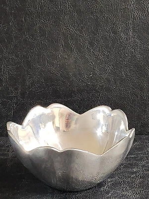 Bola Beatriz. Cuenco para servir pequeño de metal Foto 1 de 4