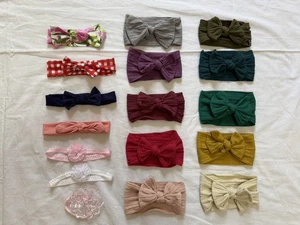 Lotto 17 fiocchi fascia bambina colori assortiti autunno inverno rosa rosso - Foto 1 di 5