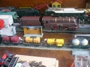 JOUEF EN HO 1/87 LOT DE 4 WAGONS CITERNES A ESSIEUX - Picture 1 of 3