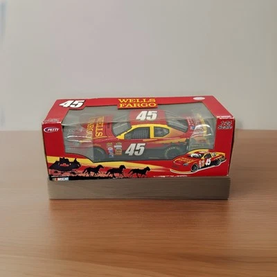 Coche diecast Nascar Racing Wells Fargo #45 pequeño escala 1:24 2006 edición limitada Foto 1 de 4