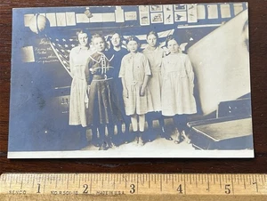 RPPC, 6 Girls in Classroom, American Flag, Chalkboard, Globe, Pictures Unposted. - Picture 1 of 2