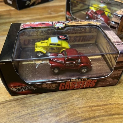 Juego de dos coches Hot Wheels Willys Gassers rojo 41 y amarillo 32 Foto 1 de 4