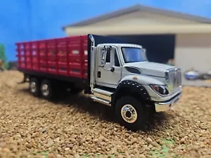Camion palo pianale Custom International IH 1/64 ERTL FARM GREENLIGHT dcp 2018 - Foto 1 di 9