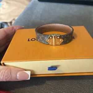 Louis Vuitton Leather Bracelet Size 17 Women’s