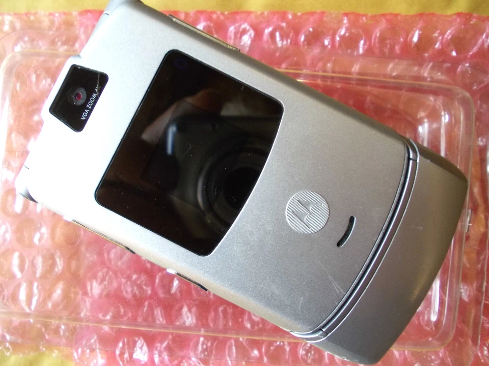 MOTOROLA RAZ V3 FOTOCAMERA BLUETOOTH  - Immagine 1 di 1