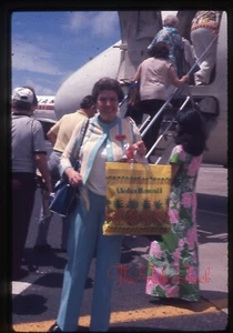 Woman boarding airplane at Hawaii airport original 1975 Ektachrome 35mm slide - Picture 1 of 1