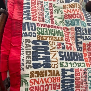 Vintage NFL All Teams 1970-80s Fleece Blanket 86” X 67” With Red Trim - Picture 1 of 3