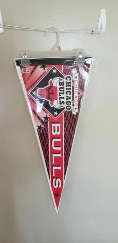 CHICAGO BULLS NBA VINTAGE FELT PENNANT WITH HOLDER Cover