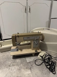 BROTHER  DELUXE ZIP ZAG SEWING MACHINE W/ FOOT PEDAL,POWER CORD,CASE Untested - Picture 1 of 14