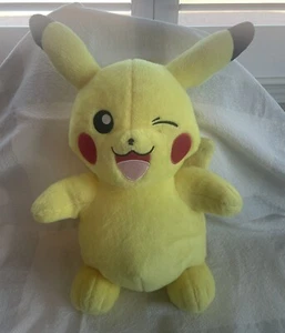 Build A Bear zwinkerndes Pikachu Pokemon 13 Zoll Plüschtier 25th Anniversary Sound funktioniert nicht - Bild 1 von 12
