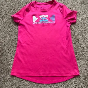 UA Under Armour Girls Loose Fit Vibrant Pink Logo Tee Shirt Size Youth Small - Picture 1 of 7