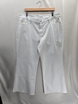 NWT Liz Claiborne Flare White $65 Jeans Size-28W - Image 1 of 4