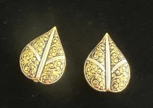 Vtg Teardrop Damascene Clip Earrings Gold Black SilverTone Renaissance Moors 1" - Picture 1 of 4