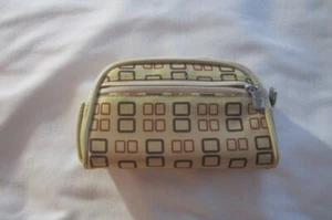 Preowned Nintendo DS Soft Carrying Case Travel Bag - 6" by 4" by 1" - Picture 1 of 3