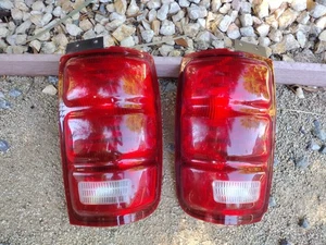 (2) Ford Expedition Taillight Assemblies Left & Right 1997-2002 #44ZH-1093B OEM - Picture 1 of 14