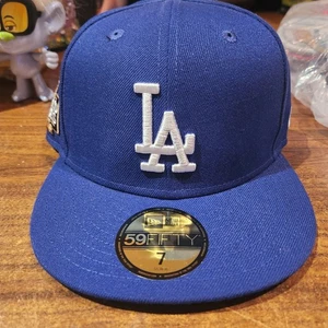 NUEVO LA Dodgers 2024 Serie Mundial Parche Lateral Azul 59FIFTY Sombrero Ajustado Talla 7 - Imagen 1 de 8