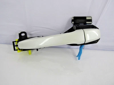Manija de puerta trasera izquierda exterior blanca 37J Subaru Forester Driver 2014-2018 Foto 1 de 4