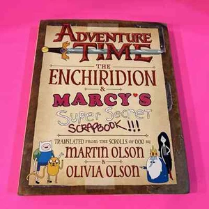 Adventure Time: The Enchiridion & Marcy's Super Secret Sammelalbum! (Abrams 2015) - Bild 1 von 24