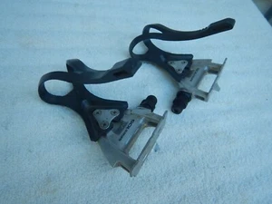 Shimano 105 Road Bike Pedals with Size Large Toe Clips PD-1050 PAIR bicycle - Picture 1 of 5