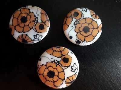 Perlmuttperlen 30mm Blüten senf/schwarz 3 Stück PP11 - Bild 1 von 2