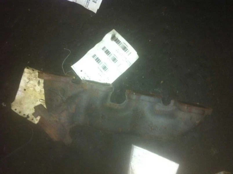 99 00 01 02 LINCOLN CONTINENTAL LEFT EXHAUST MANIFOLD  - Image 1 of 4