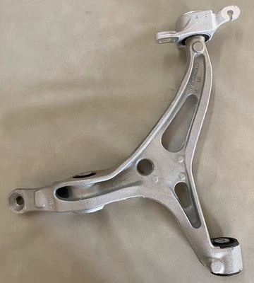 Braço de controle inferior dianteiro Mercedes-Benz LH - 164-330-34-07 - Para GL550, ML550 e mais - Imagem 1 de 4