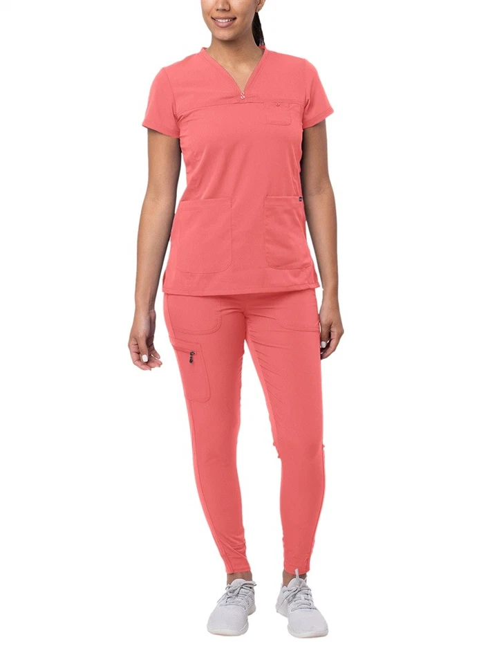 Blusa Médica y Pantalones Médicos Adar Pro Movement Booster para Mujer Sweetheart Cuello en V Foto 1 de 4