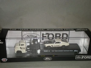 Transporte automático 1/64o M2 R51 1956 Ford COE y Ford Mustang 1970 - Imagen 1 de 1