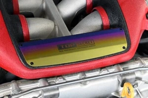 Cubierta de motor TOP SECRET placa de titanio azul/dorado para Skyline GTR R35 ##614121002 - Imagen 1 de 2