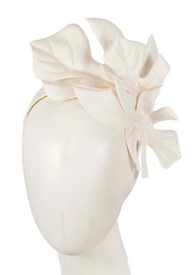 Fascinador de carreras de hojas de marfil grandes Max Alexander 100 % como nuevo empresa familiar Foto 1 de 4