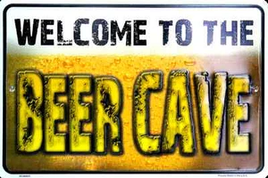 BIENVENIDO A LA CUEVA DE CERVEZA 12"" X 8"" LETRERO DE METAL HOMBRE CUEVA SALA DE DEPORTES GARAJE BAR PUB - Imagen 1 de 1