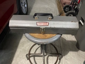 Caja de herramientas de techo de cadera vintage con logotipo de corona de artesano de 20 x 6 x 4" - Imagen 1 de 17