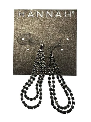 Pendientes colgantes Hannah negros con estrás tono plata triple lazo perforados. Foto 1 de 2