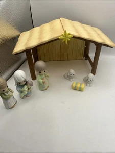 Precious Moments Krippenstall + 7 Figuren Kunststoff Spielset 2002 nicht komplett - Bild 1 von 4