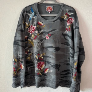 Johnny Was Camo Floral Embroidered Sweatshirt Women’s Sz L Boho Athleisure Artsy - Picture 1 of 6