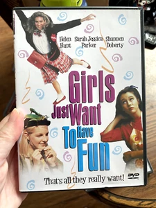 Girls Just Want to Have Fun - DVD - VERY GOOD ✔ Helen Hunt Shannen Doherty - Picture 1 of 4