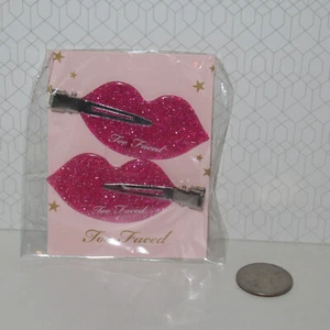 NEW SEALED Too Faced Fuchsia Pink Glitter Lips Hair Clips 1 Pair - Picture 1 of 2