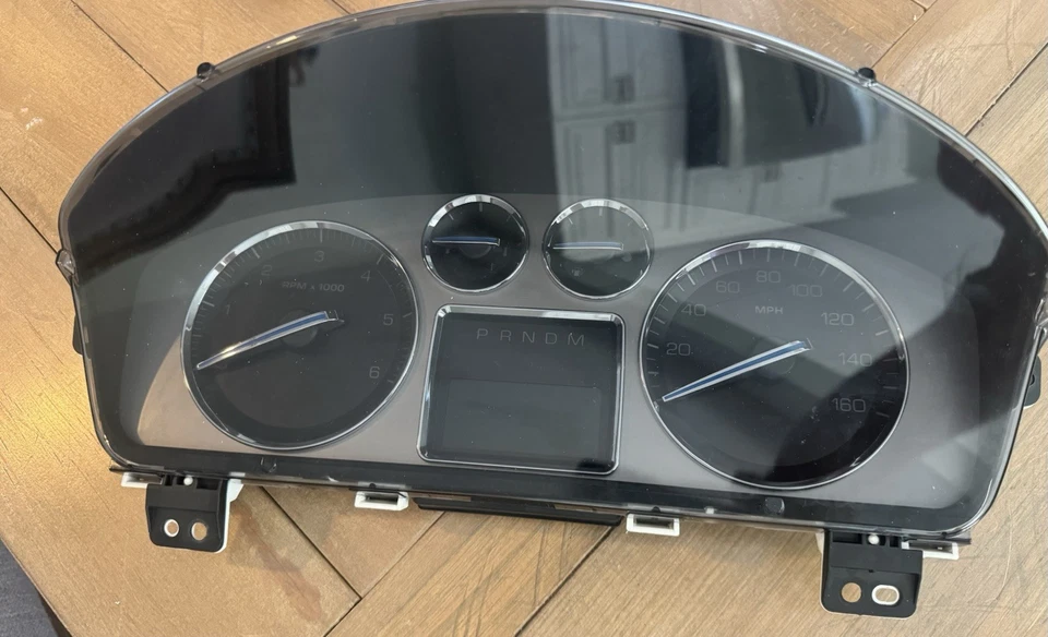 2007 Cadillac Escalade speedometer - Image 1 of 1