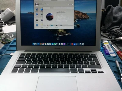 Apple MacBook Air - 13" Display - Core i5 1,8GHz - 128GB SSD - 4GB RAM , - Bild 1 von 3
