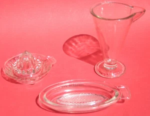 ALTE APFELREIBE ZITRONENPRESSE UND MESSBECHER GLAS !!! - Bild 1 von 2