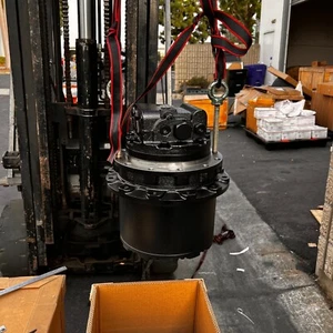 LR001-C1200 TRAVEL MOTOR,FINAL DRIVE FITS FOR KUBOTA KX251 - Picture 1 of 9