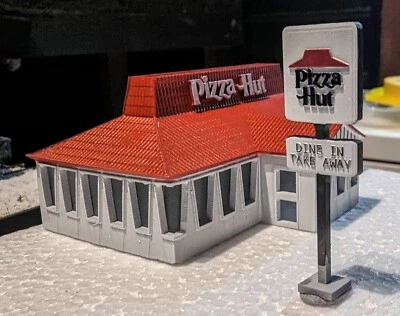 HO Scale Commercial Building  Pizza Joint Model Kit 1:87 Scale Kit - Image 1 of 2