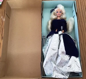 Avon Winter Velvet 1996 Barbie #15571 primera edición en caja original - Imagen 1 de 3